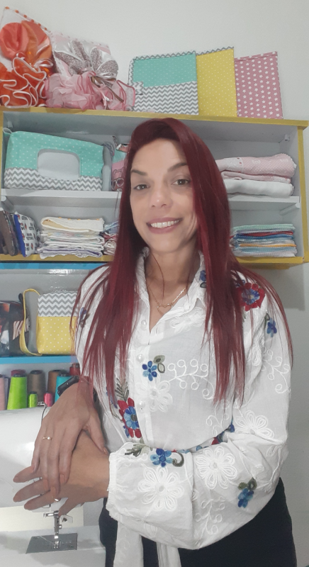 Simone produz pe&ccedil;as pr&aacute;ticas que ajudam o dia a dia da clientela Foto: PANOCHICK/REPRODU&Ccedil;&Atilde;O/JC