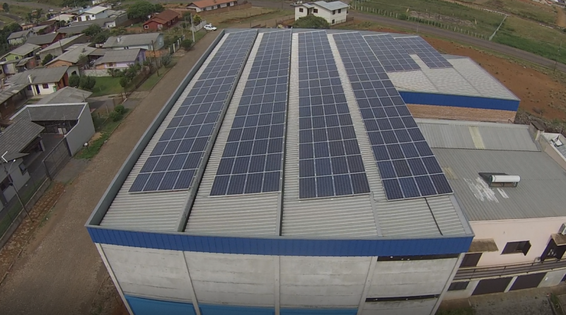 {'nm_midia_inter_thumb1':'https://www.jornaldocomercio.com/_midias/png/2021/11/10/206x137/1_vacaria_ufv_aurora_solar_i___10-9467913.png', 'id_midia_tipo':'2', 'id_tetag_galer':'', 'id_midia':'618be94e93fcb', 'cd_midia':9467913, 'ds_midia_link': 'https://www.jornaldocomercio.com/_midias/png/2021/11/10/vacaria_ufv_aurora_solar_i___10-9467913.png', 'ds_midia': 'Minuto Varejo - lojas - consumo energia - Grupo Panvel - usina fotovoltaica parque em Vacaria - Rio Grande do Sul  = Geração energia distribuída - fonte sustentável - energia solar -', 'ds_midia_credi': 'GRUPO PANVEL/DIVULGAÇÃO/JC', 'ds_midia_titlo': 'Minuto Varejo - lojas - consumo energia - Grupo Panvel - usina fotovoltaica parque em Vacaria - Rio Grande do Sul  = Geração energia distribuída - fonte sustentável - energia solar -', 'cd_tetag': '1', 'cd_midia_w': '800', 'cd_midia_h': '446', 'align': 'Left'}