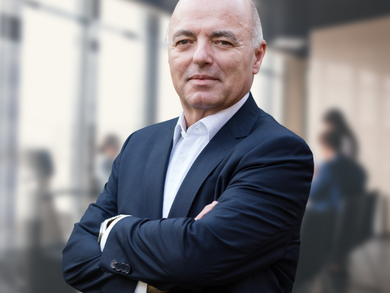 Artur Hipólito é sócio-diretor do grupo Zaiom Foto: Thais Mazzoco/Divulgação/JC