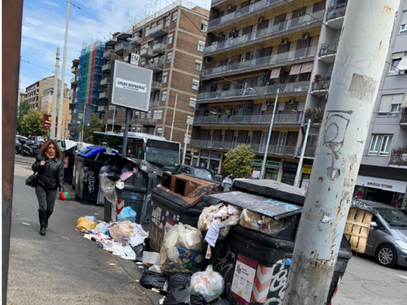 Lixões em Roma - Lixo - Resíduo - contêiner - lixo - itália - 