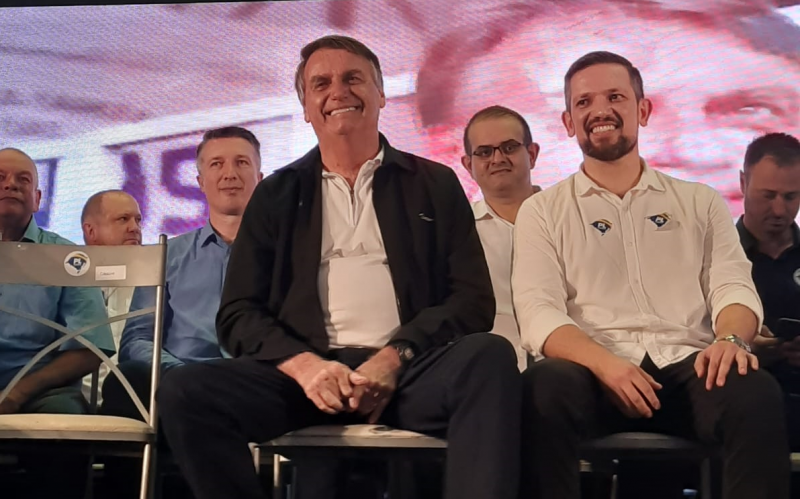Com a presença de Bolsonaro, prefeito de Esteio se filia ao PL
