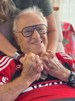 Morre Apolinho, radialista e ex-técnico do Flamengo, aos 87 anos