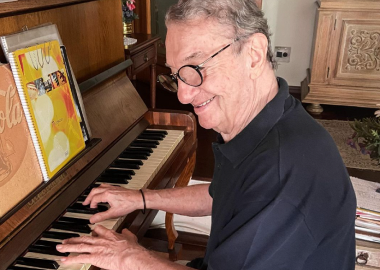 O artista ganhou projeção na TV  participando do Domingão do Faustão, da Globo