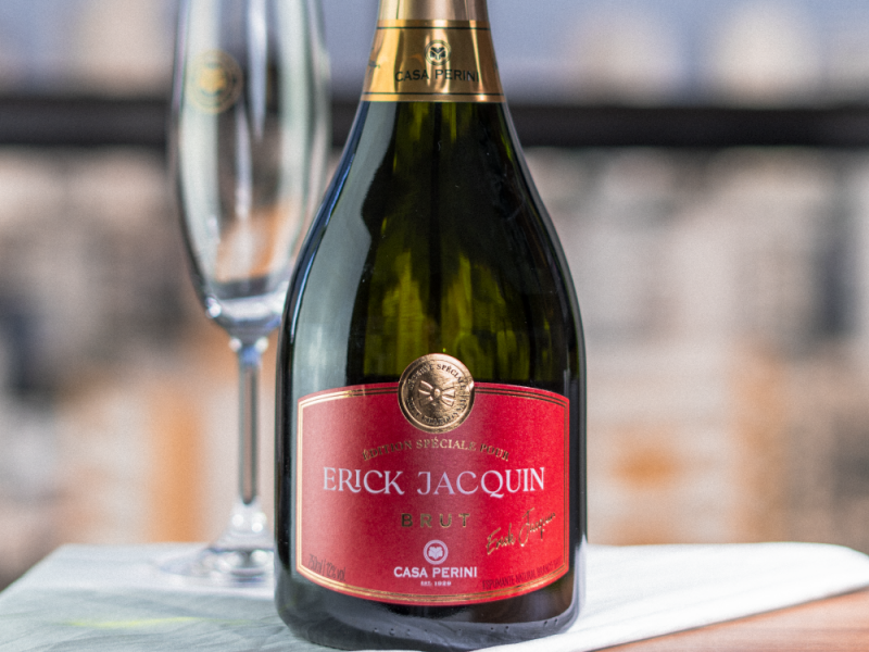 Casa Perini lan&ccedil;a espumante em parceria com o chef &Eacute;rick Jacquin Foto: CASA PERINI/DIVULGA&Ccedil;&Atilde;O/JC