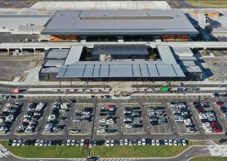 Até o momento, 87 voos foram cancelados pelo fechamento da pista em Florianópolis 