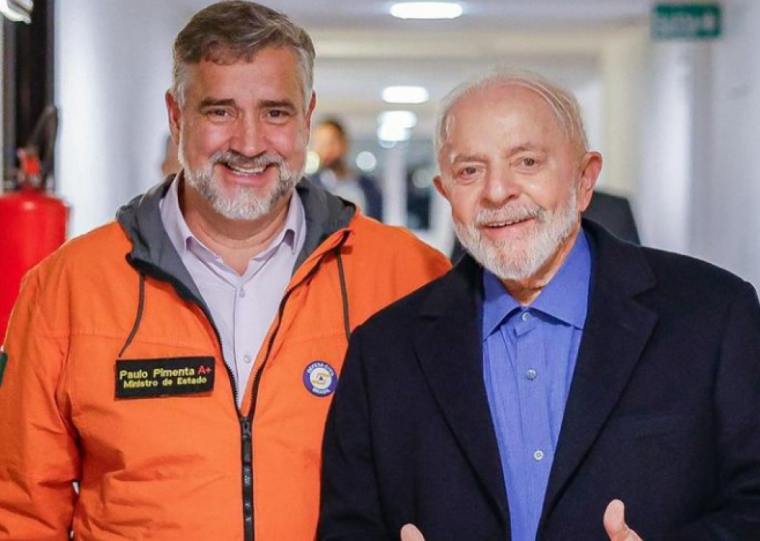 Lula passou por cirurgia de emergência para drenar uma hemorragia na cabeça
