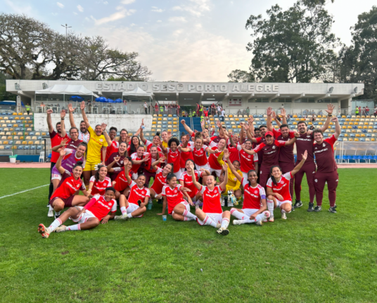 Inter goleia o Santos e se classifica para o mata-mata do Brasileirão feminino