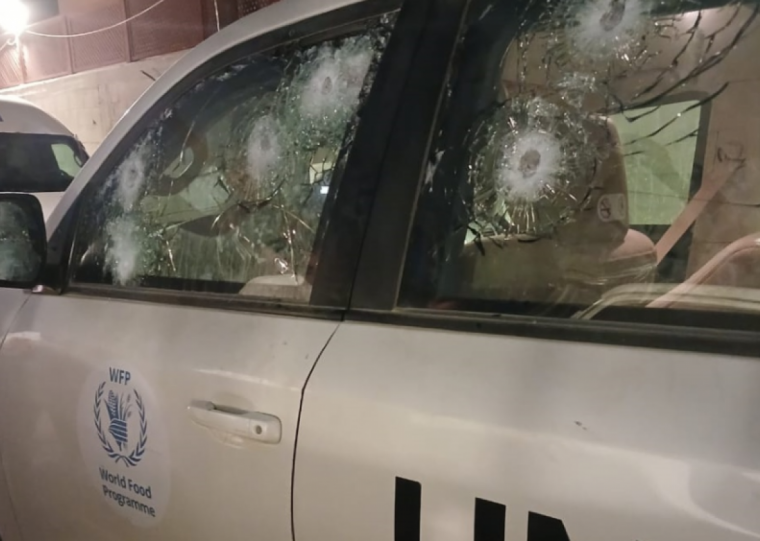 Carro do Programa Mundial de Alimentos, da ONU, recebeu 10 tiros
