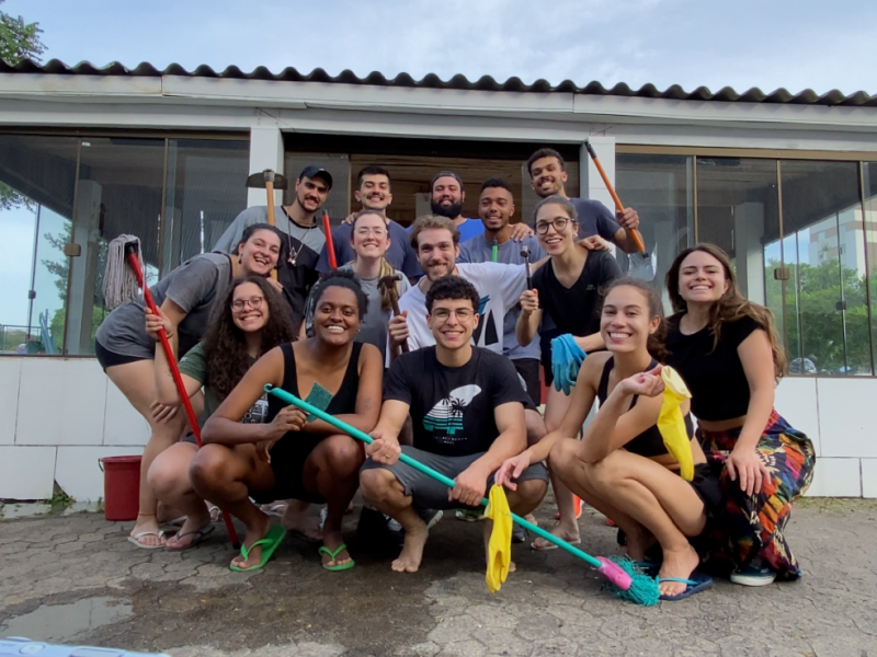 José Laurito junto da comunidade acadêmica que se reune para apoiar o novo empreendimento  Foto: ARQUIVO PESSOAL/JC 