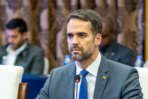Governador altera agenda e se pronuncia sobre crise em presídio
