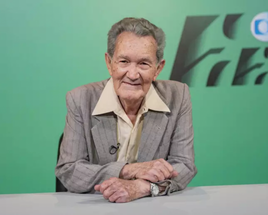 Morre Léo Batista, 92, símbolo do esporte na TV brasileira