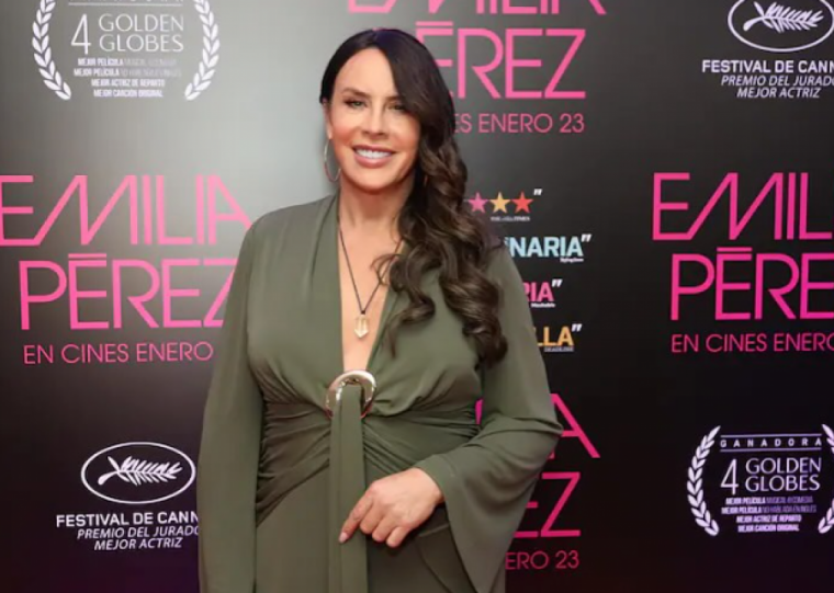 Durante a entrevista, Karla comentava sobre os ataques que o longa tem recebido