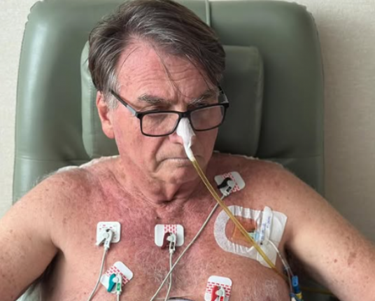 Bolsonaro tem boa evolução, mas segue na UTI