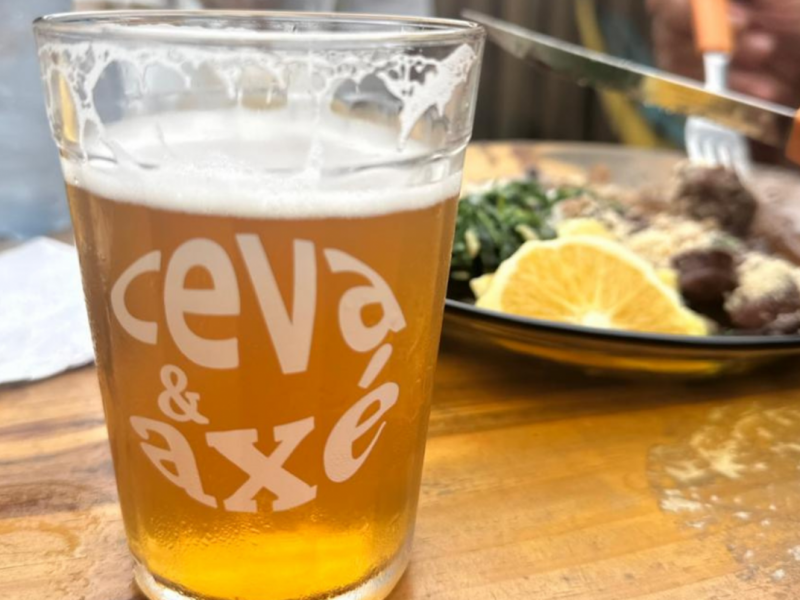 Os ingressos para a feijoada podem ser adquiridos antecipadamente atrav&eacute;s das redes sociais do Terreiro Bar e da Cabocla Cervejas  Foto: TERREIROBAR/REPRODU&Ccedil;&Atilde;O/JC