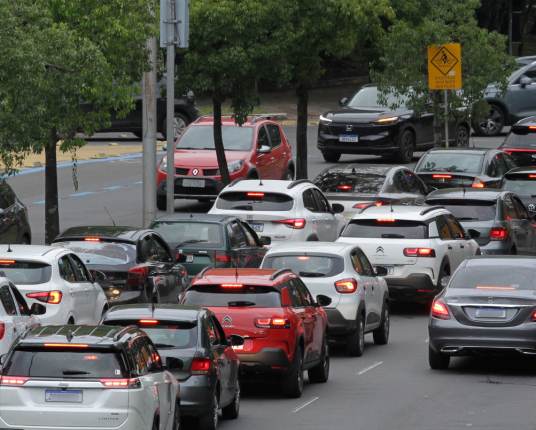 Governo federal estuda acabar com obrigatoriedade de autoescola para CNH
