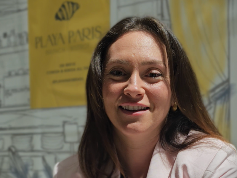 Anne Laure Braithwaite é jornalista e já administra uma operação do restaurante Playa Paris em Barcelona Foto: NATHAN LEMOS/JC