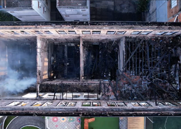 Segundo a administra&ccedil;&atilde;o da escola, o pr&eacute;dio estava vazio no momento do in&iacute;cio do inc&ecirc;ndio e n&atilde;o h&aacute; registro de feridos