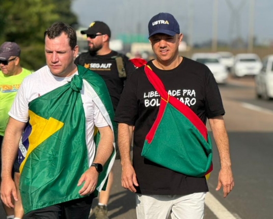 Parlamentares gaúchos reproduzem iniciativa de Nikolas e começam caminhada
