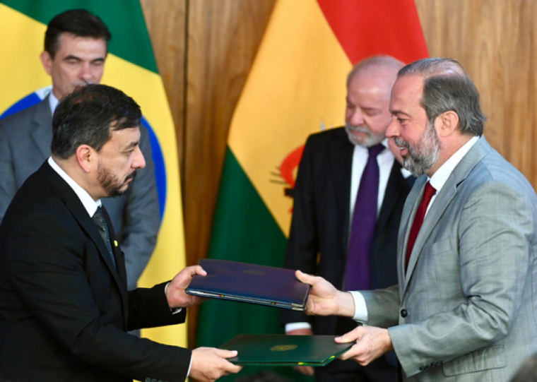 O Brasil já tem um histórico com outros vizinhos, como a Argentina, para atendimento em situação de emergência, como secas ou inverno rigoroso