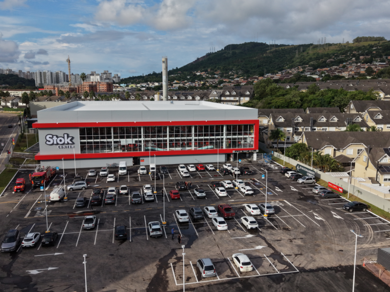 Stok Center inaugura nova unidade em Porto Alegre e reforça geração de empregos e impacto social