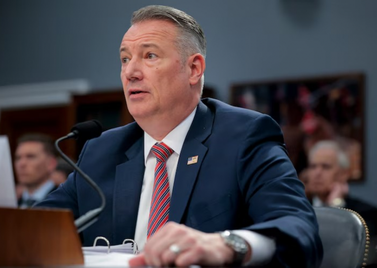 Lyons foi nomeado diretor interino do ICE em março de 2025 e ampliou a atuação do órgão nos EUA