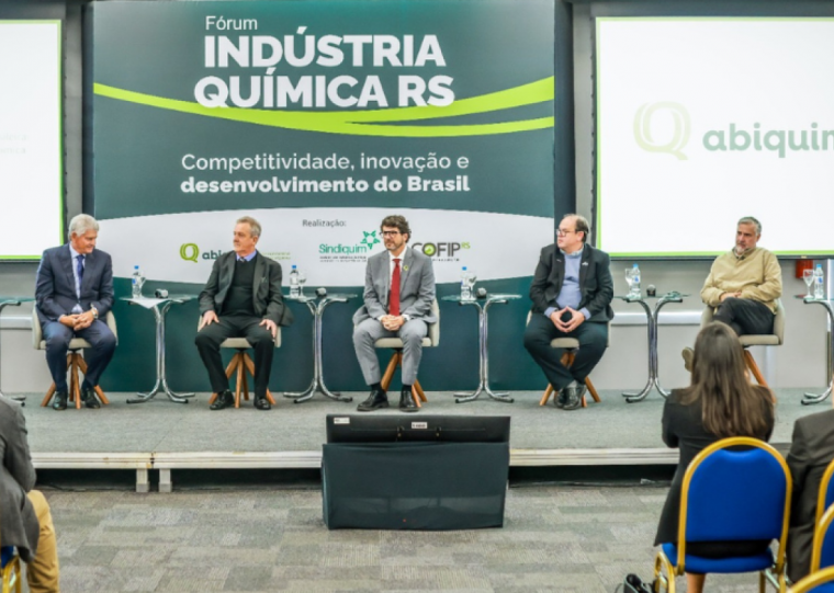 Debate também abordou os impactos das importações sobre a indústria nacional e a necessidade de preparação estrutural do setor