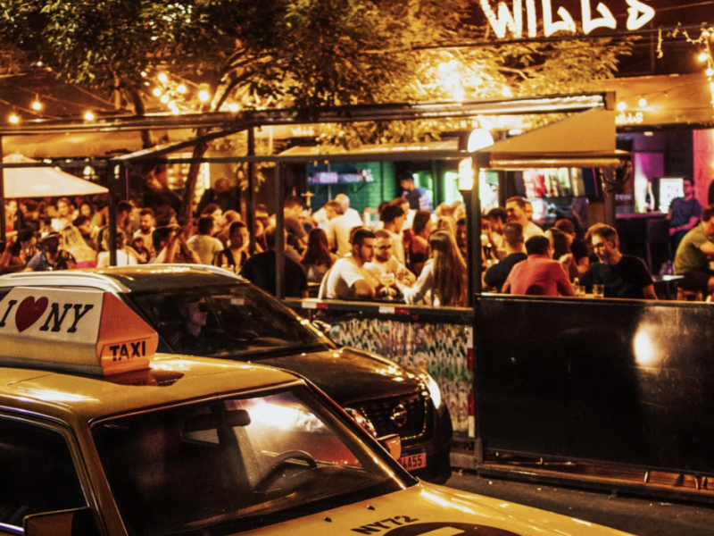O evento Date My Friend, realizado pelo aplicativo de relacionamentos Inner Circle, acontece no Wills Bar<br />Foto: WILLS BAR/DIVULGA&Ccedil;&Atilde;O/JC