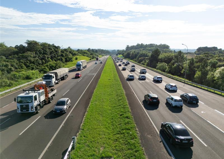 Na BR-290, a Freeway, circulação automóveis será intensa em direção ao Litoral gaúcho e catarinense
