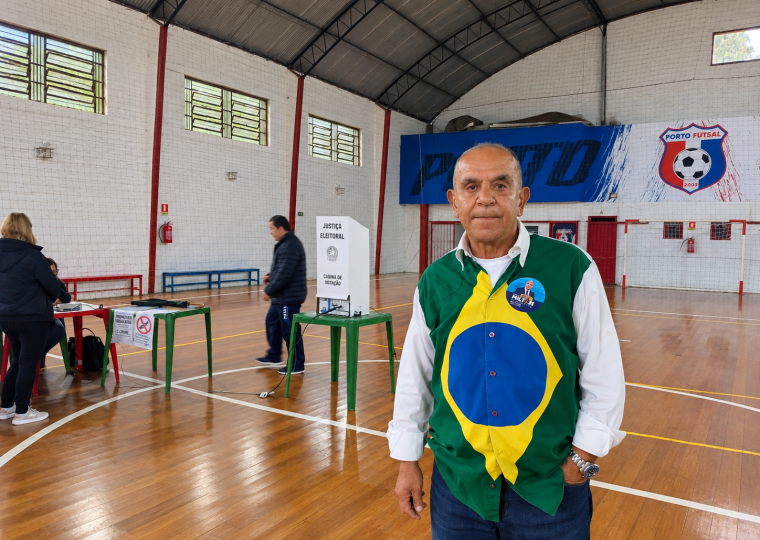 O candidato ao Senado, Milton Cardoso (PSDB), votou na Zona Sul de Porto Alegre