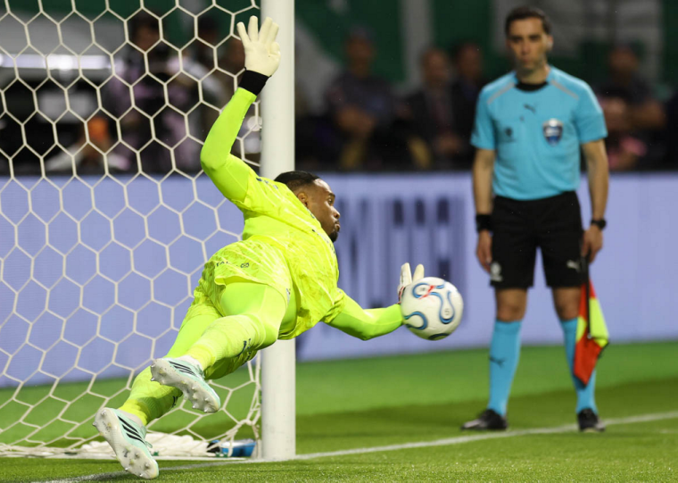  Carlos Miguel leva Palmeiras à final com defesas históricas nos pênaltis