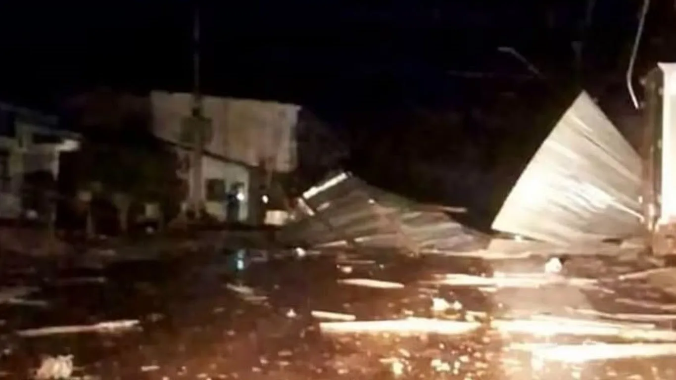 Na cidade de São Luiz Gonzaga, temporal provocou destelhou residências e provocou danos em estruturas